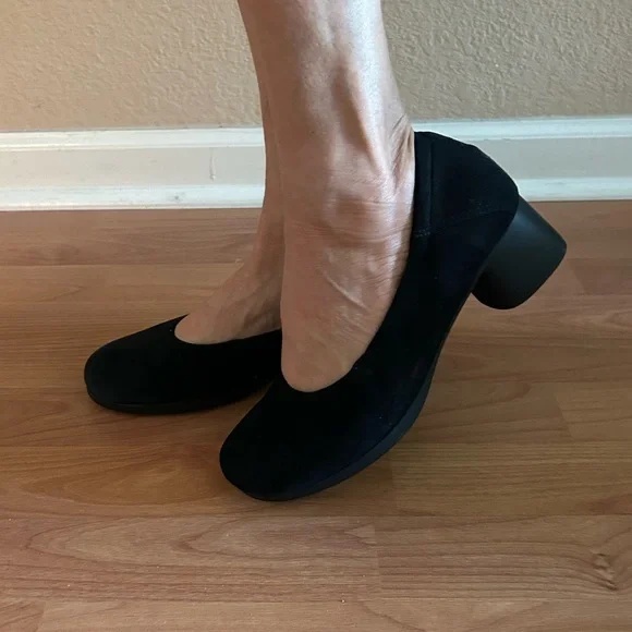 Think! Women's Black Suede Pumps Heels - Picture 2 of 14